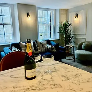 https://luxury-georgian-townhouse.tophotelsbath.com